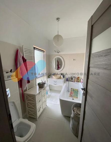 Duplex cu 4 camere cu Canalizare în Dâmbul Rotund