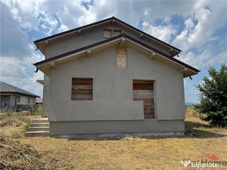 Casă cu 5 camere cu Canalizare în Golești