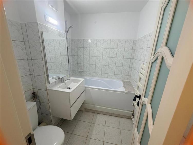 Apartament cu 2 camere decomandat, mobilat în Dacia