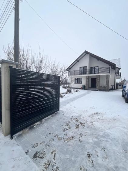 Casă individuală cu 6 camere cu Canalizare în Exterior Nord