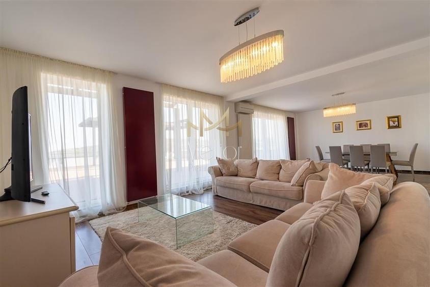 Apartament cu 4 camere semidecomandat în Borhanci