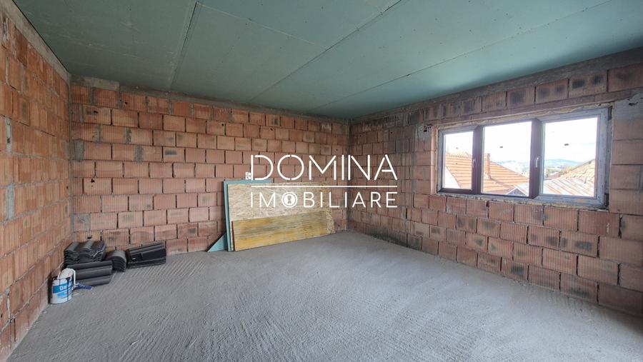 Casă individuală cu 5 camere cu Canalizare în Primăverii
