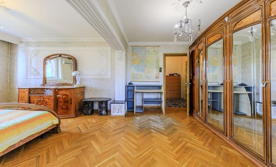 Apartament cu 4 camere decomandat în Drumul Taberei
