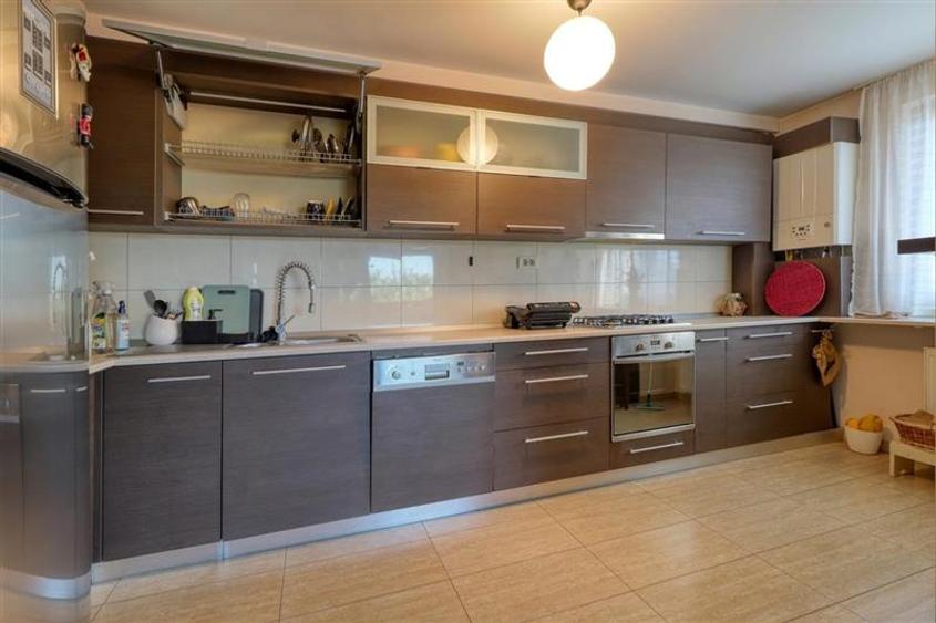 Apartament cu 4 camere decomandat în Bucureștii Noi