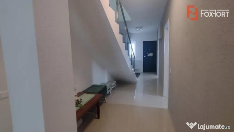 Casă cu 5 camere cu Teren 283 Mp în Lipovei