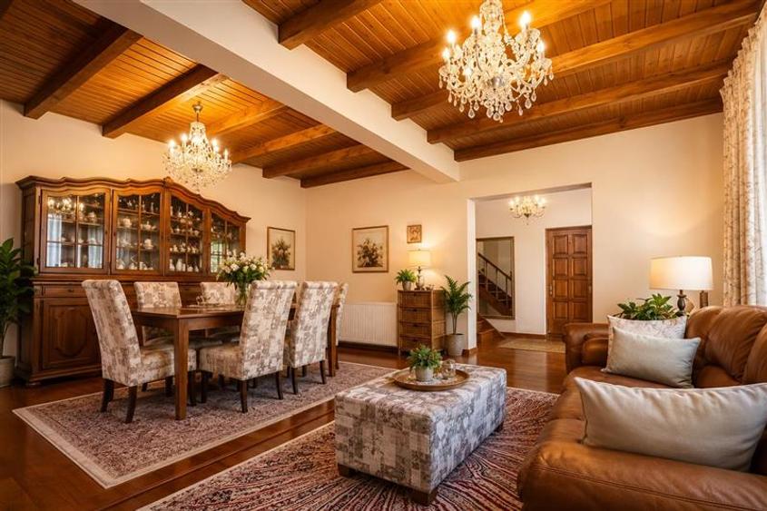 Casă individuală cu 4 camere cu Piscina în Exterior Est