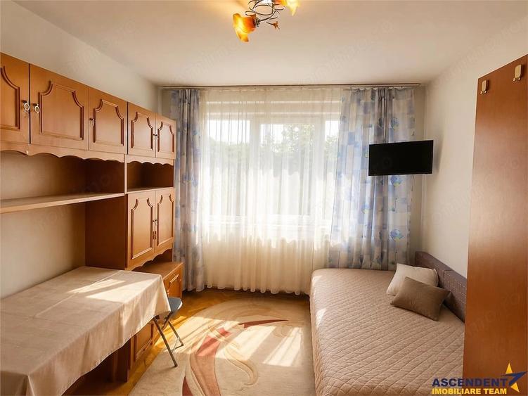 Apartament cu 3 camere decomandat în Libertății