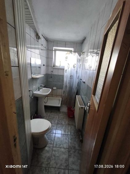 Apartament cu 3 camere decomandat în Petros