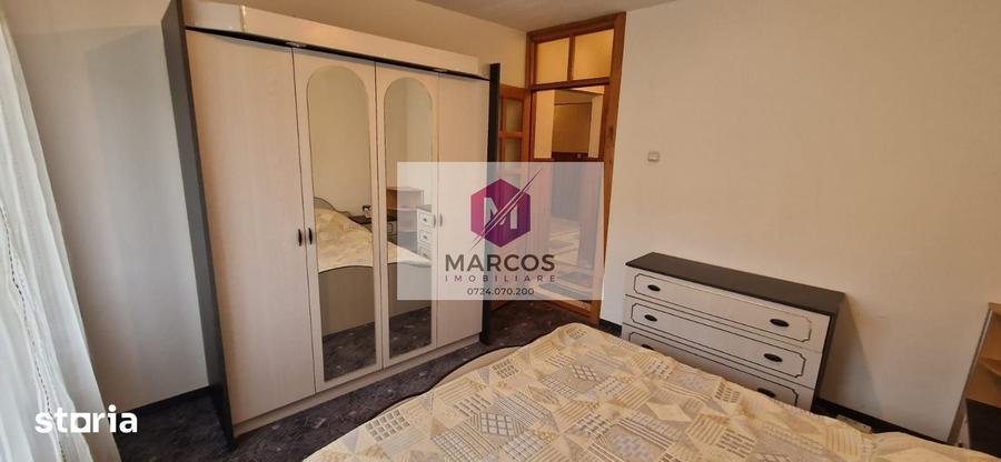 Apartament cu 4 camere decomandat în Central