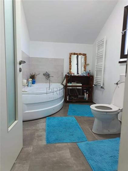 Duplex cu 3 camere cu Canalizare în Giroc