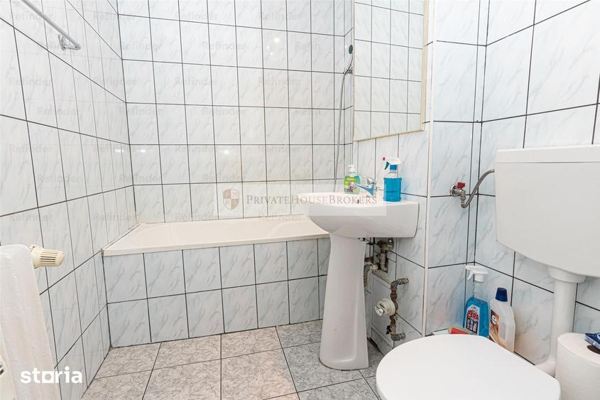 Apartament cu 3 camere decomandat, mobilat în Tei