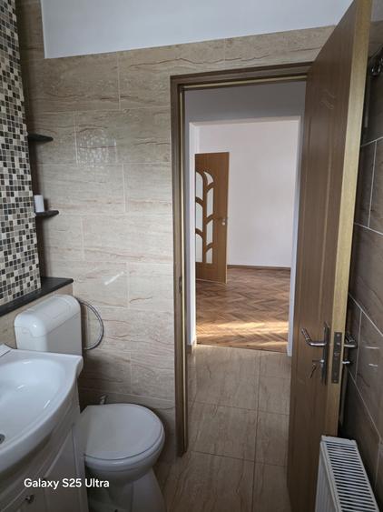 De vanzare/inchiriat apartament 2 camere foarte luminos. Gara pozitie foarte buna - 4