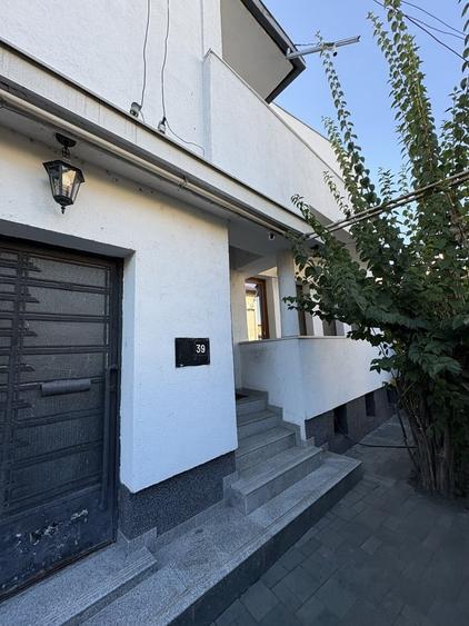 Casă cu 4 camere cu Teren 300 Mp în Ultracentral