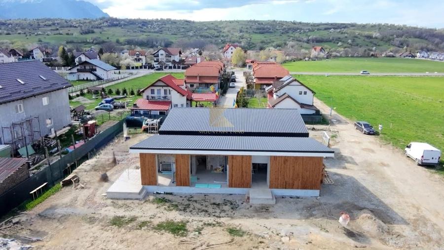 Casă individuală cu 4 camere cu Canalizare în Tohanu Nou