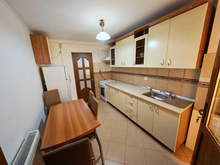 Apartament cu 3 camere decomandat în Central