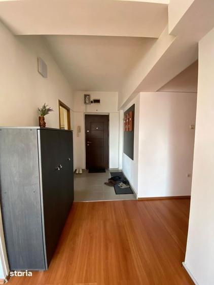 Apartament cu 3 camere, mobilat în Calea București