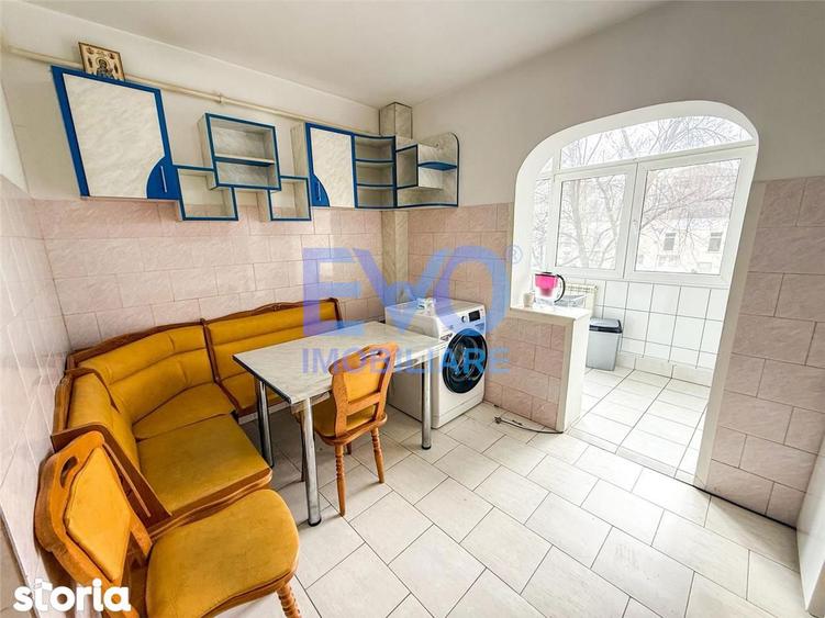 Apartament cu 3 camere decomandat în Nicolina