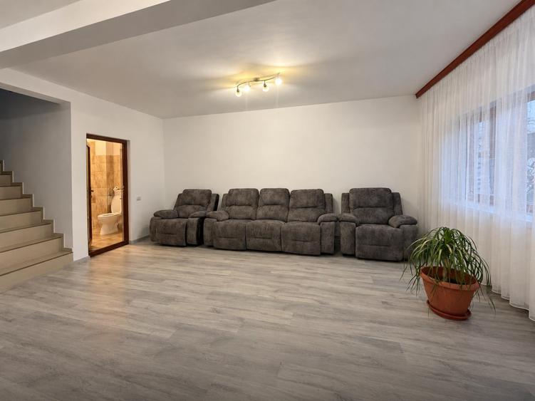 Casă cu 5 camere cu Canalizare în Valu lui Traian