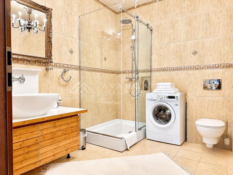 Casă individuală cu 10 camere cu Piscina în Central