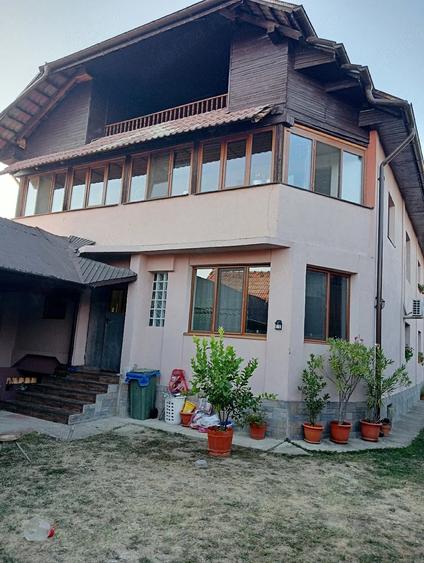 Casă cu Teren 2000 Mp în Ceauru