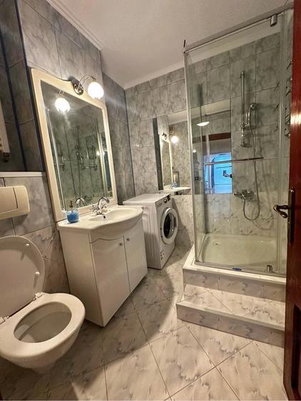 Apartament cu 3 camere decomandat în Calea Romanului