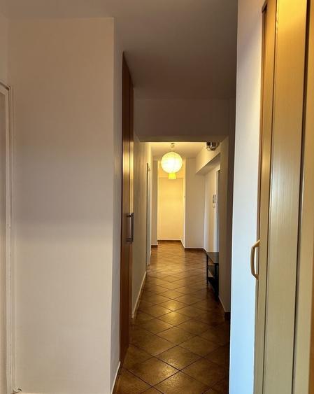 Apartament cu 3 camere decomandat în Titulescu