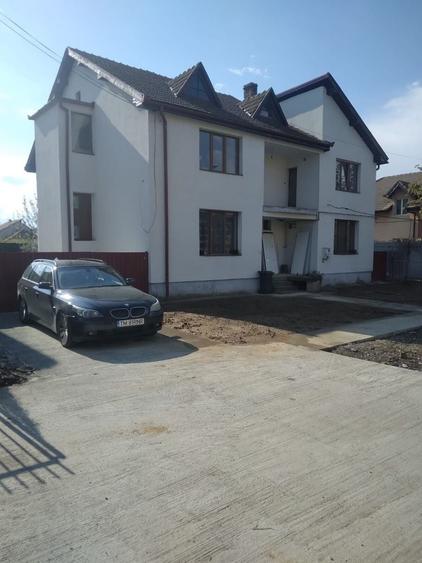 Casă individuală cu 6 camere decomandat cu Canalizare în Săcălaz
