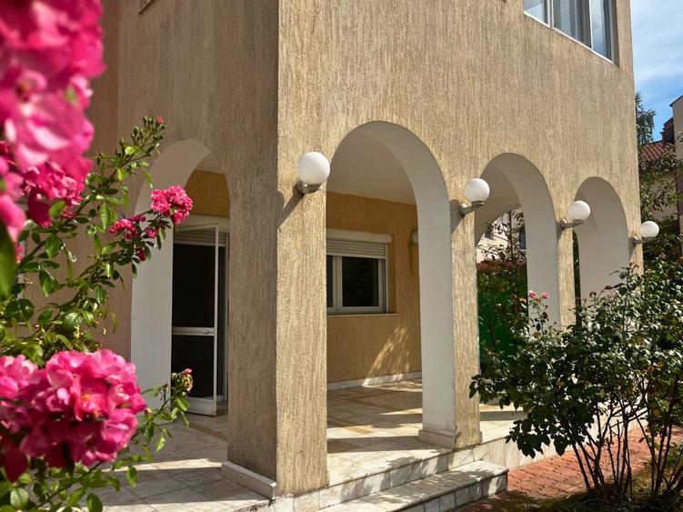 Duplex cu 3 camere cu Teren 302 Mp în Iancu Nicolae