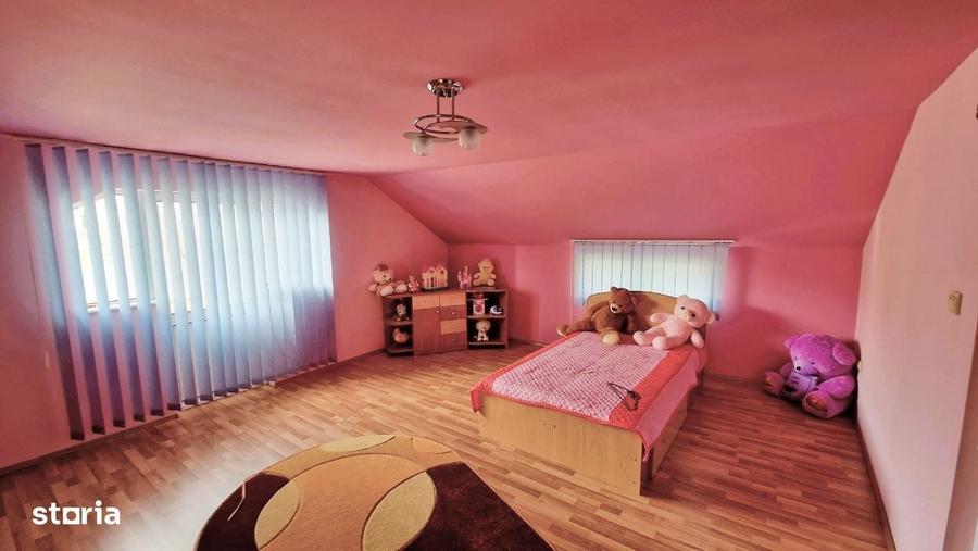 Casă cu 4 camere cu Teren 1500 Mp în Turia