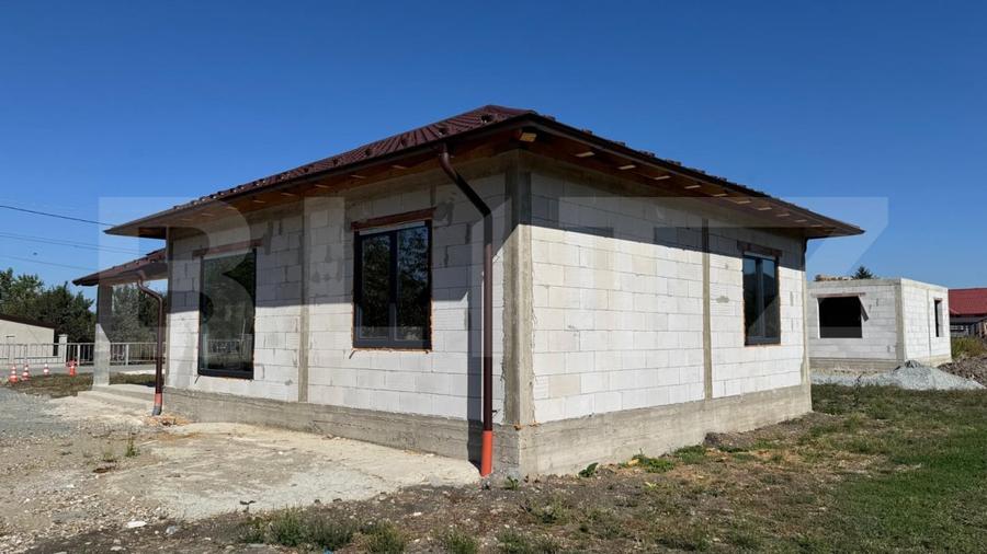 Casă individuală cu 3 camere cu Canalizare în Sud