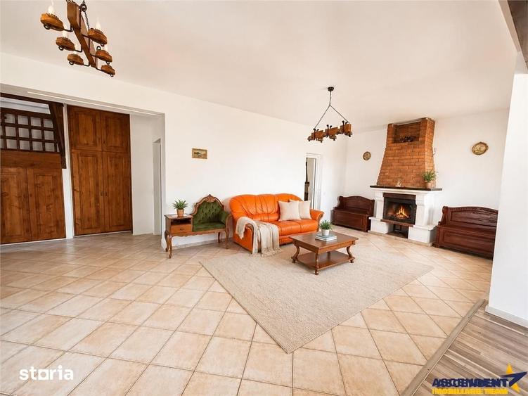 Casă cu 4 camere cu Teren 3227 Mp în Central
