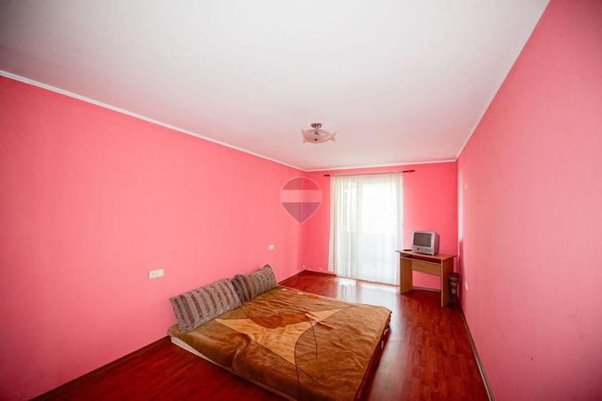Casă individuală cu 5 camere cu Teren 490 Mp în Central