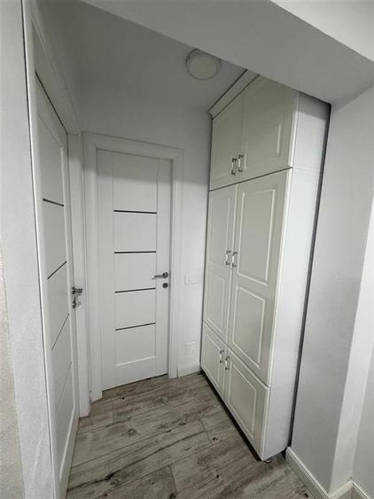 Apartament cu 3 camere decomandat în Valenta