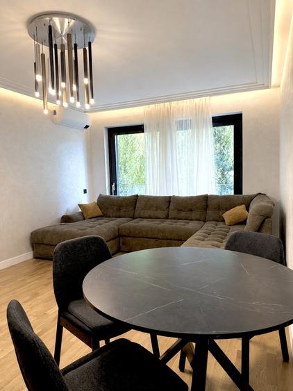 Apartament cu 3 camere semidecomandat, mobilat în Iancu Nicolae