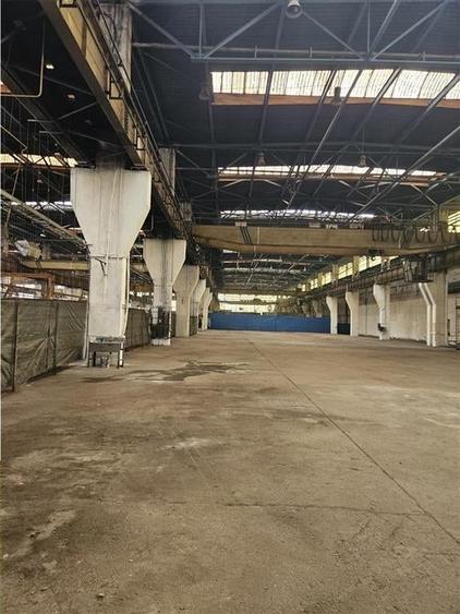 Spațiu industrial, de 2,800 mp, în Industrial