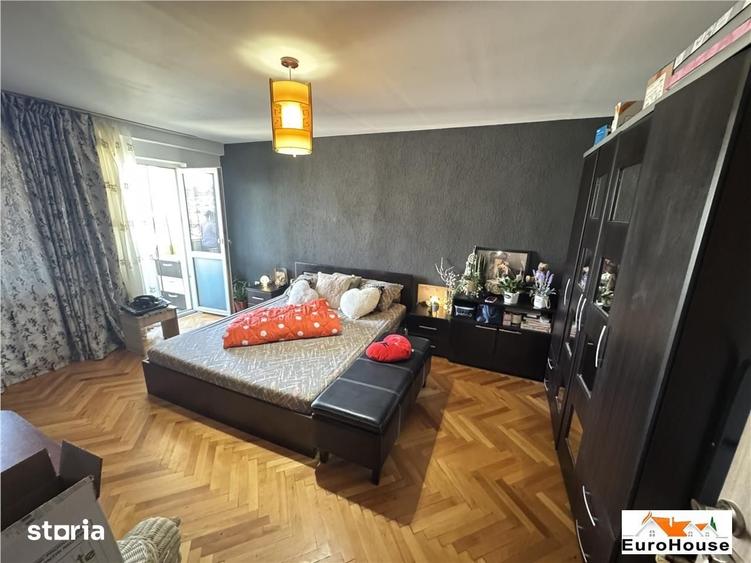 Apartament cu 3 camere decomandat în Cetate