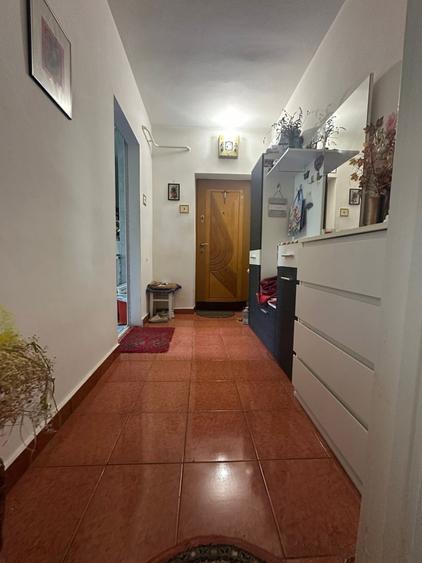 Apartament cu 2 camere semidecomandat, mobilat în Hipodrom