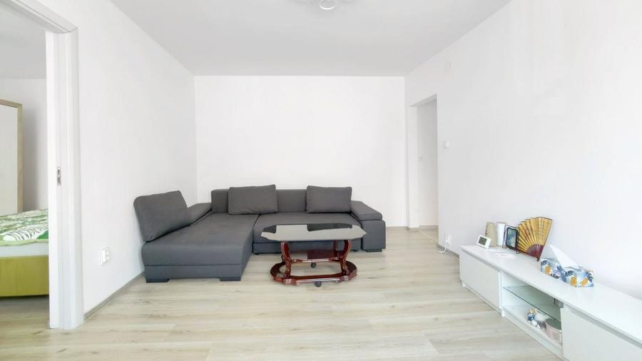 Apartament cu 2 camere semidecomandat, mobilat în Spitalul Județean