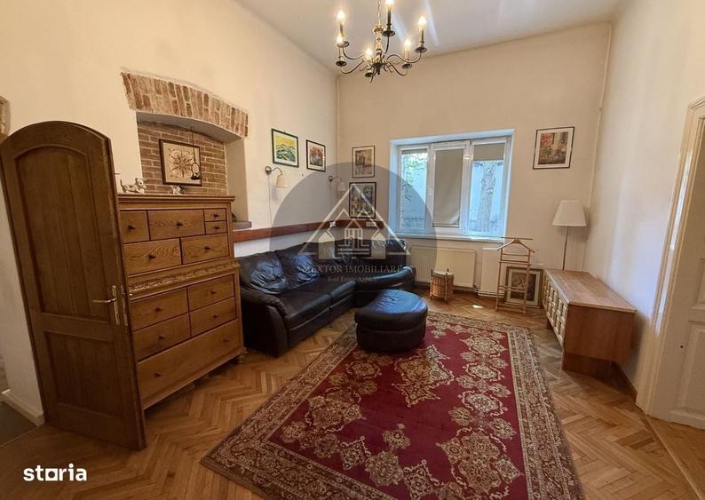 Casă cu 4 camere cu Teren 1211 Mp în Central