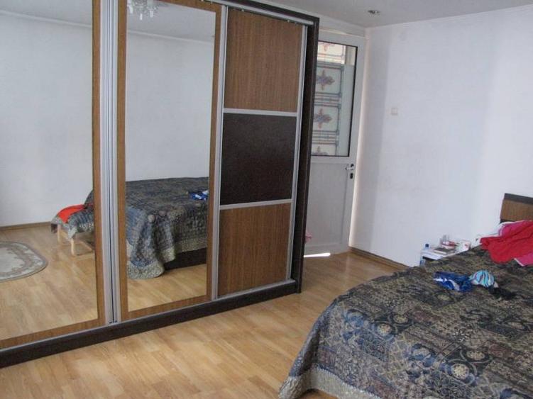 Casă cu 5 camere cu Canalizare în Fundeni