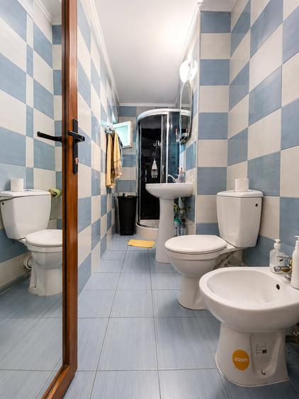 Apartament cu 4 camere decomandat în Precista