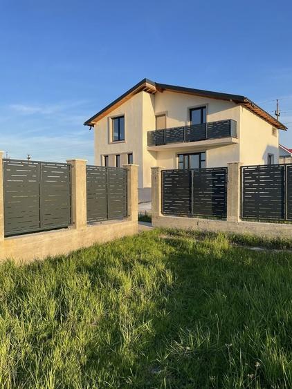 Casă cu 4 camere cu Teren 700 Mp în Central