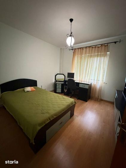 Apartament cu 3 camere decomandat în Ștefan cel Mare