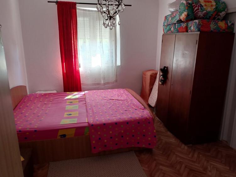 Casă cu 4 camere cu Teren 3400 Mp în Străoane