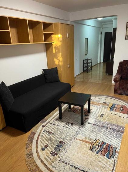 Apartament cu 2 camere semidecomandat în Apărătorii Patriei
