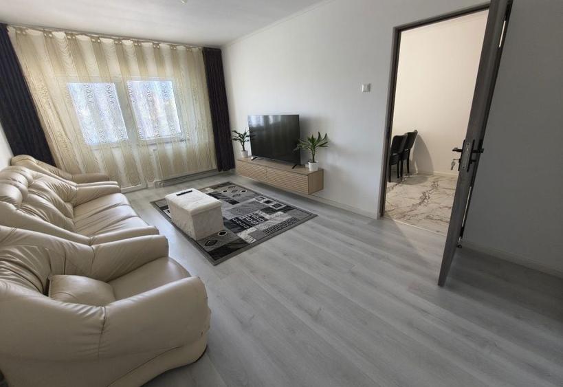 Apartament cu 3 camere decomandat în Păulești