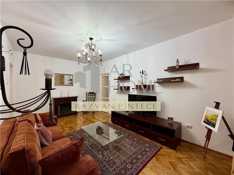 Apartament cu 3 camere decomandat, mobilat în Sud
