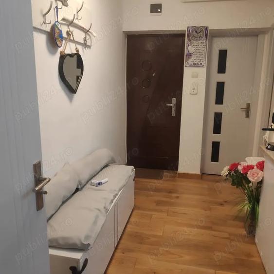 Apartament cu 3 camere semidecomandat în Turda