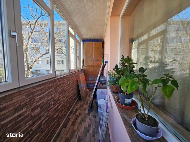 Apartament cu 2 camere semidecomandat, mobilat în Podu Roș