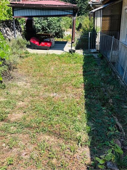 Casă cu Teren 400 Mp în Muncitoresc